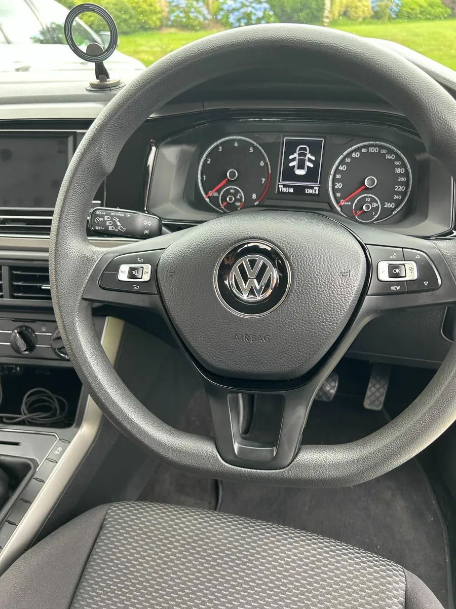 VOLKSWAGEN POLO TRENDLINE 1.0 MANUAL 65HP 5DR - Image 3