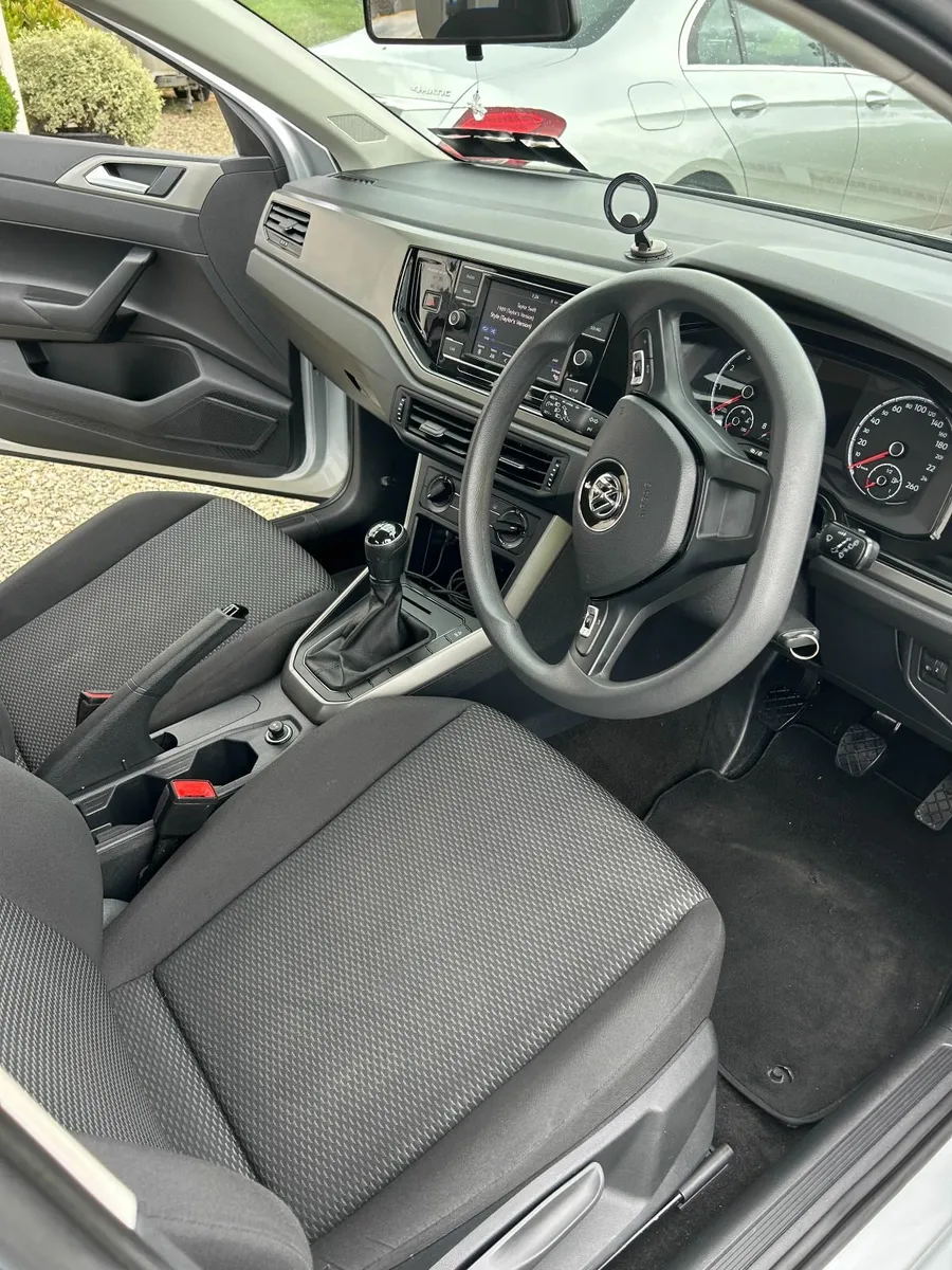 VOLKSWAGEN POLO TRENDLINE 1.0 MANUAL 65HP 5DR - Image 4