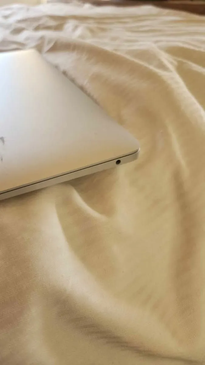 Apple Macbook Air (2018) i5 256gb SSD 8GB RAM - Image 4