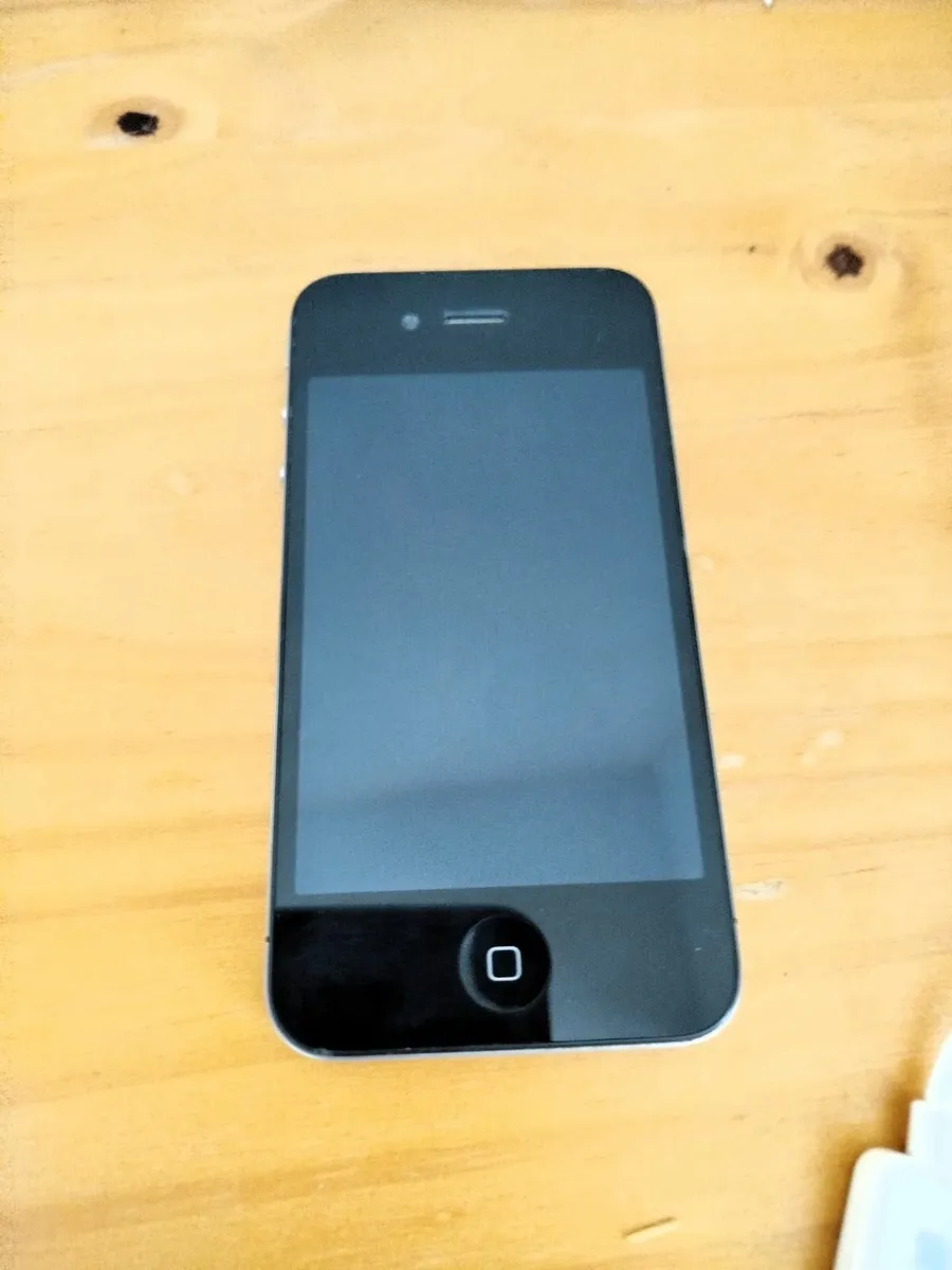 iPhone 4 - Image 2