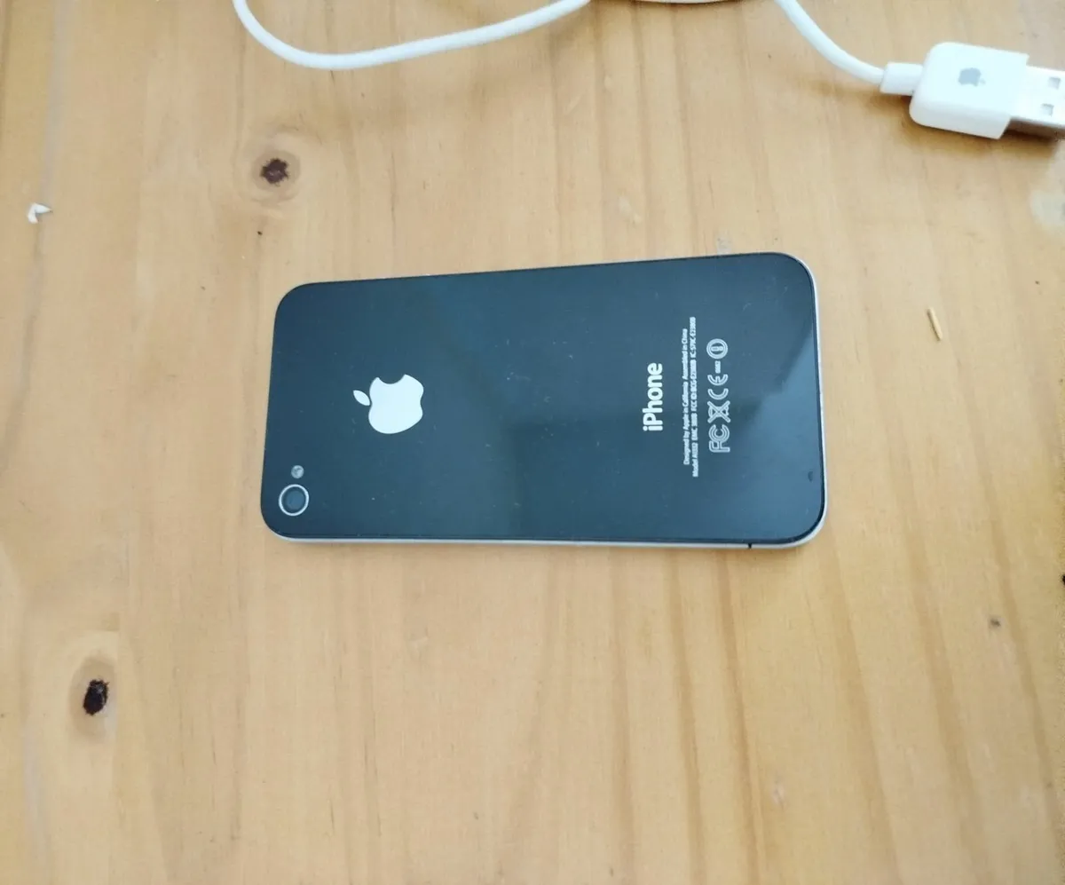 iPhone 4 - Image 3