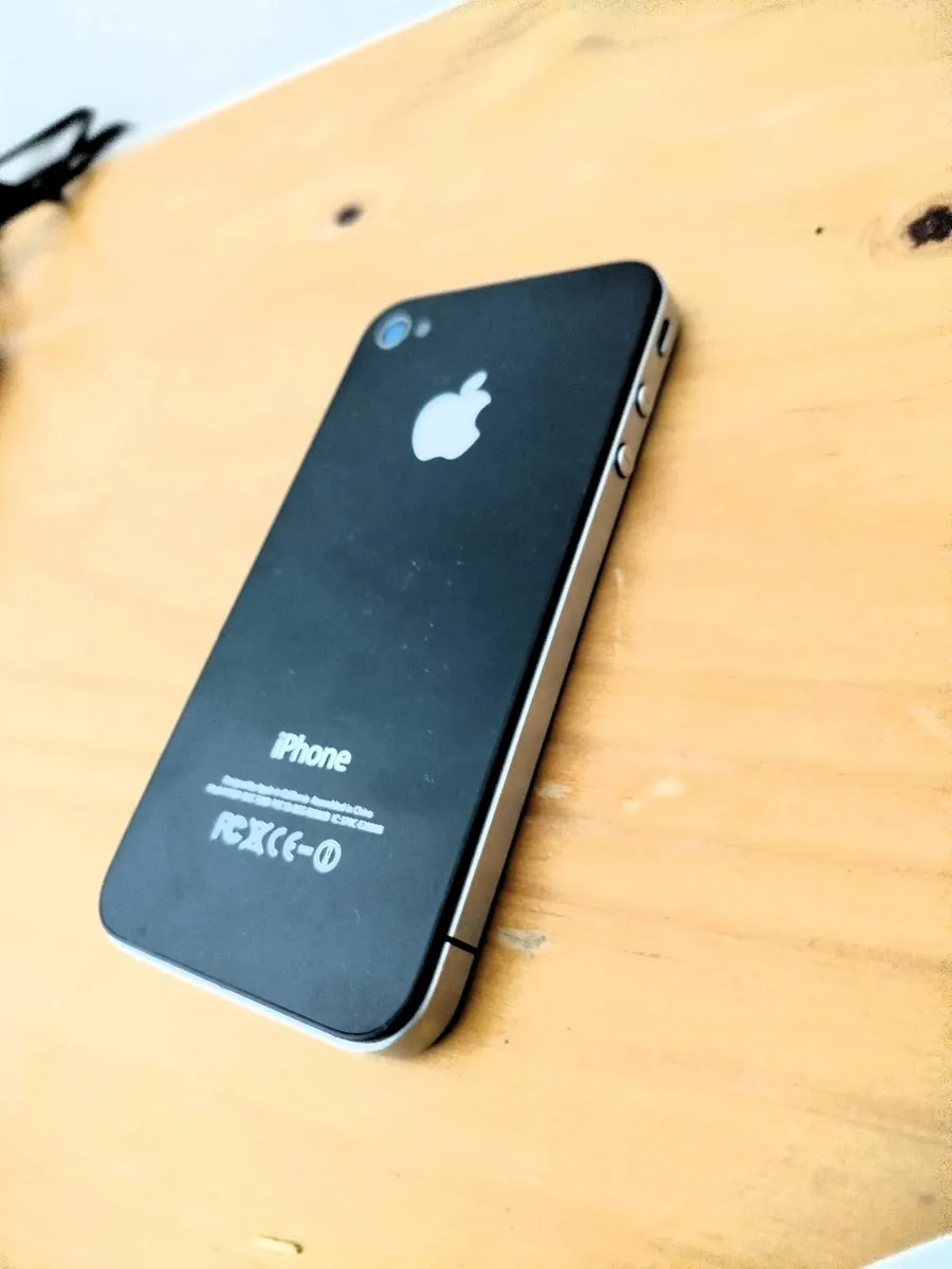 iPhone 4 - Image 4