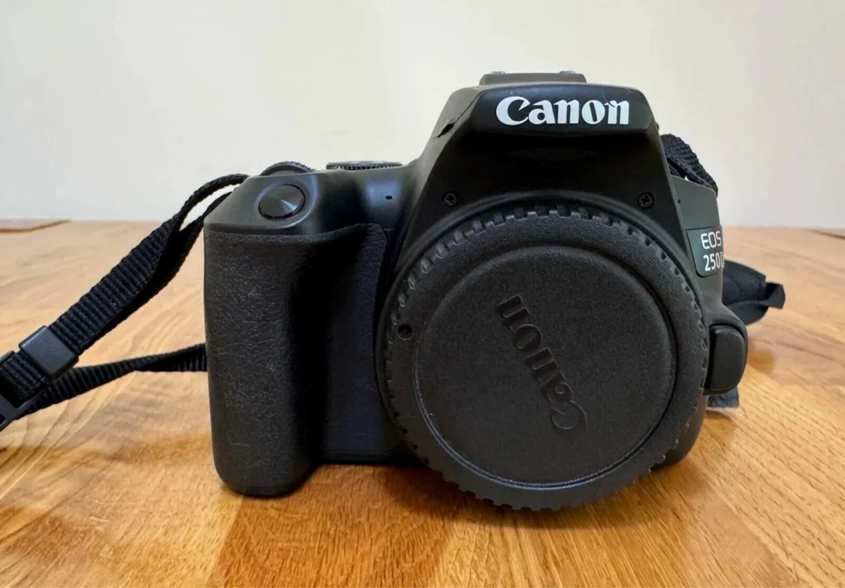 Canon EOS 250D Digital SLR Camera kit - Image 1