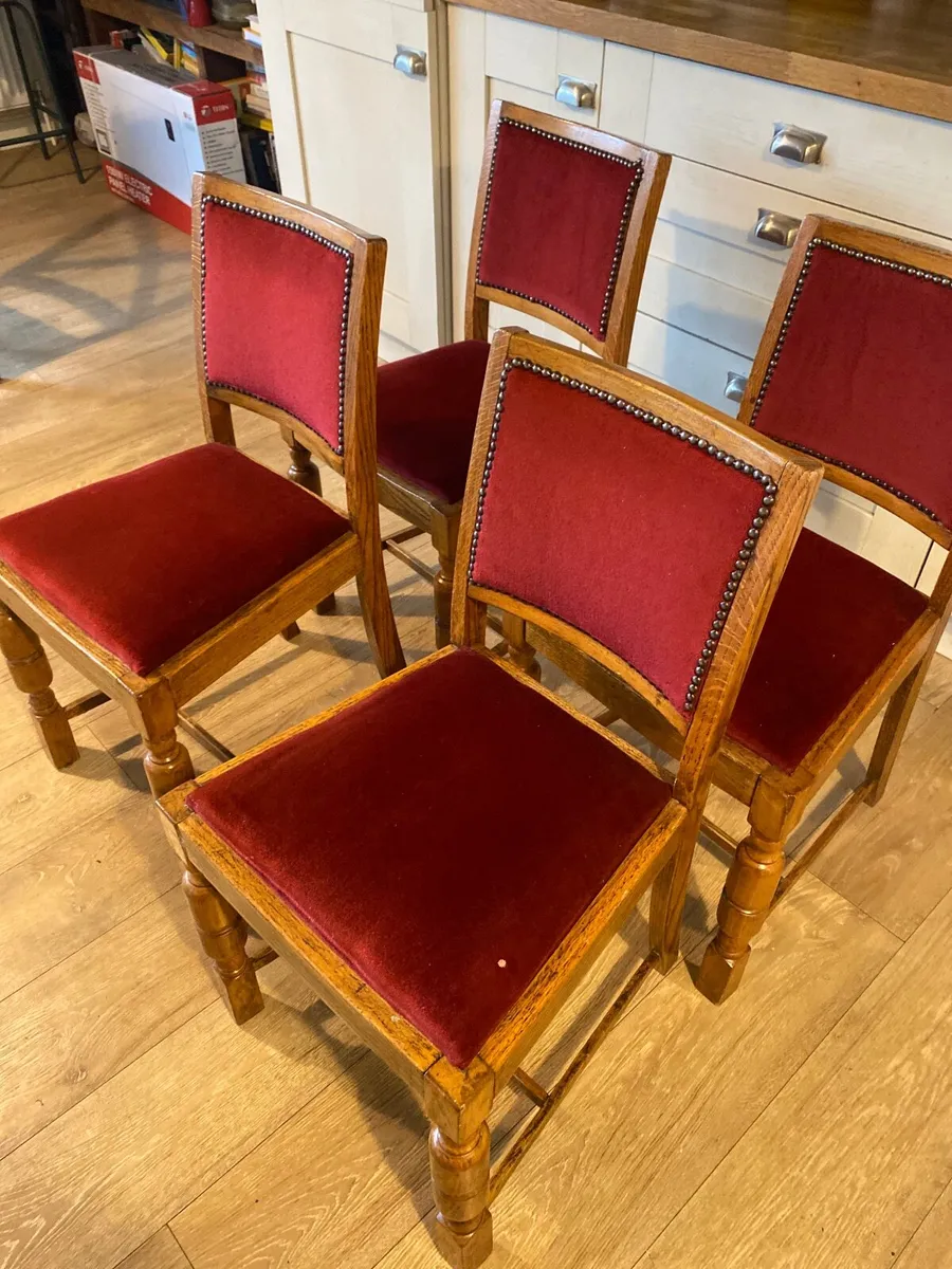 4 Chairs - Image 1