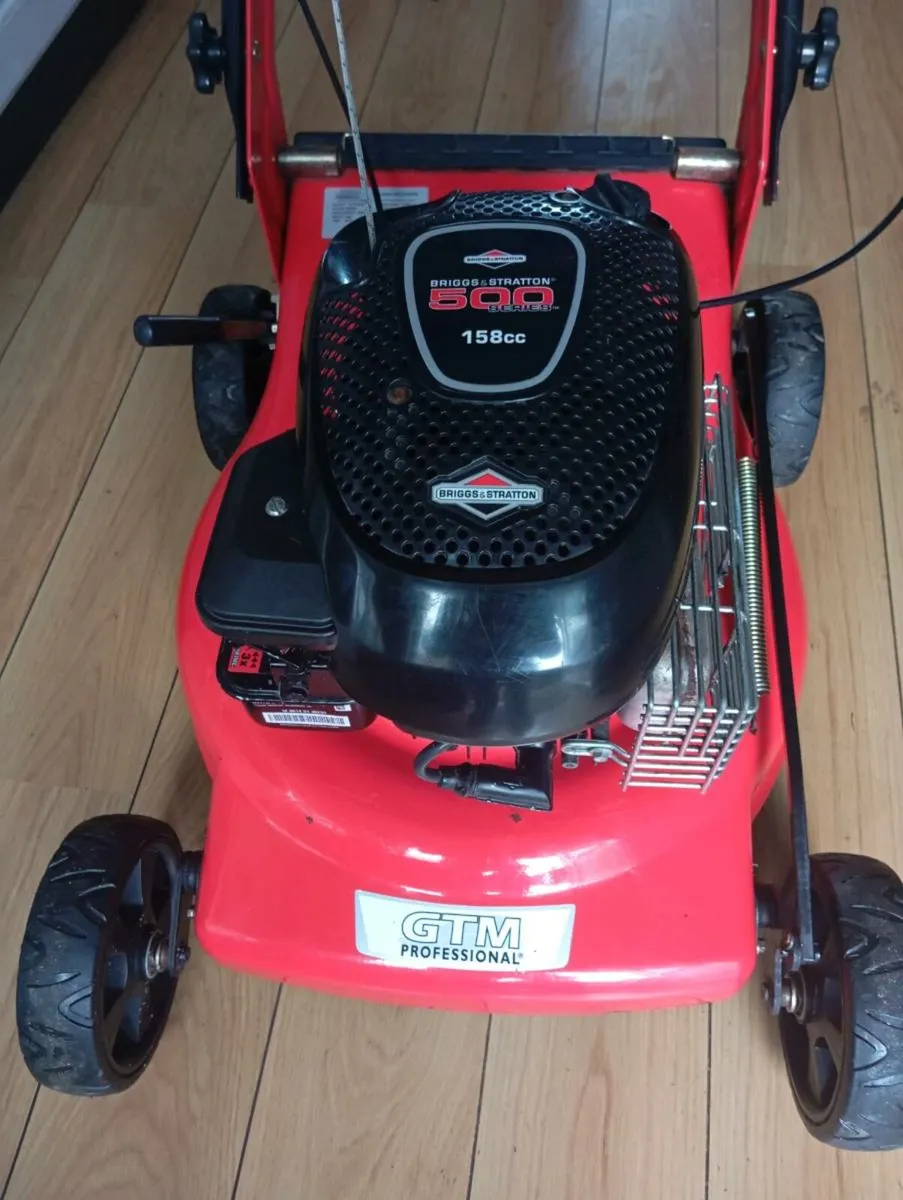Petrol lawnmower - Image 1