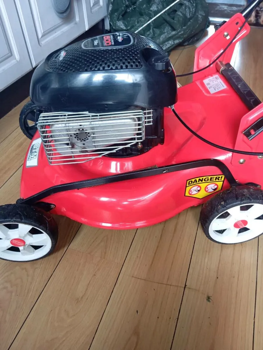 Petrol lawnmower - Image 2