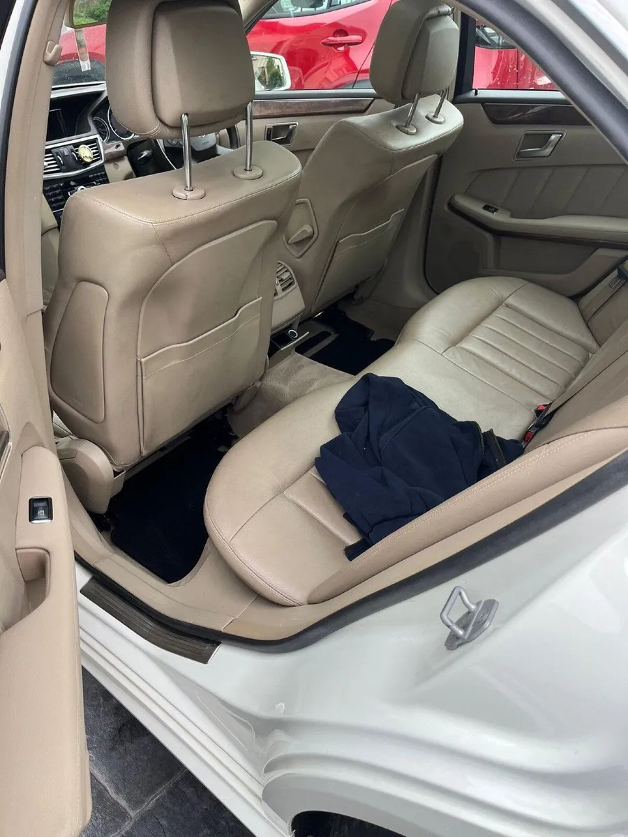 Mercedes-Benz E-Class 2012 - Image 2