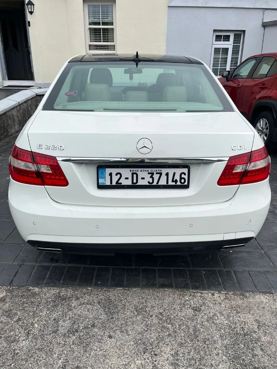 Mercedes-Benz E-Class 2012 - Image 3