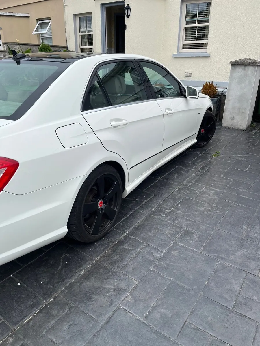Mercedes-Benz E-Class 2012 - Image 4