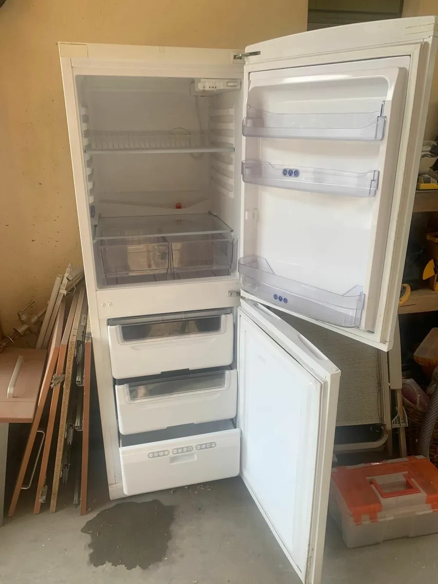 Samsung Fridge Freezer White - Image 1