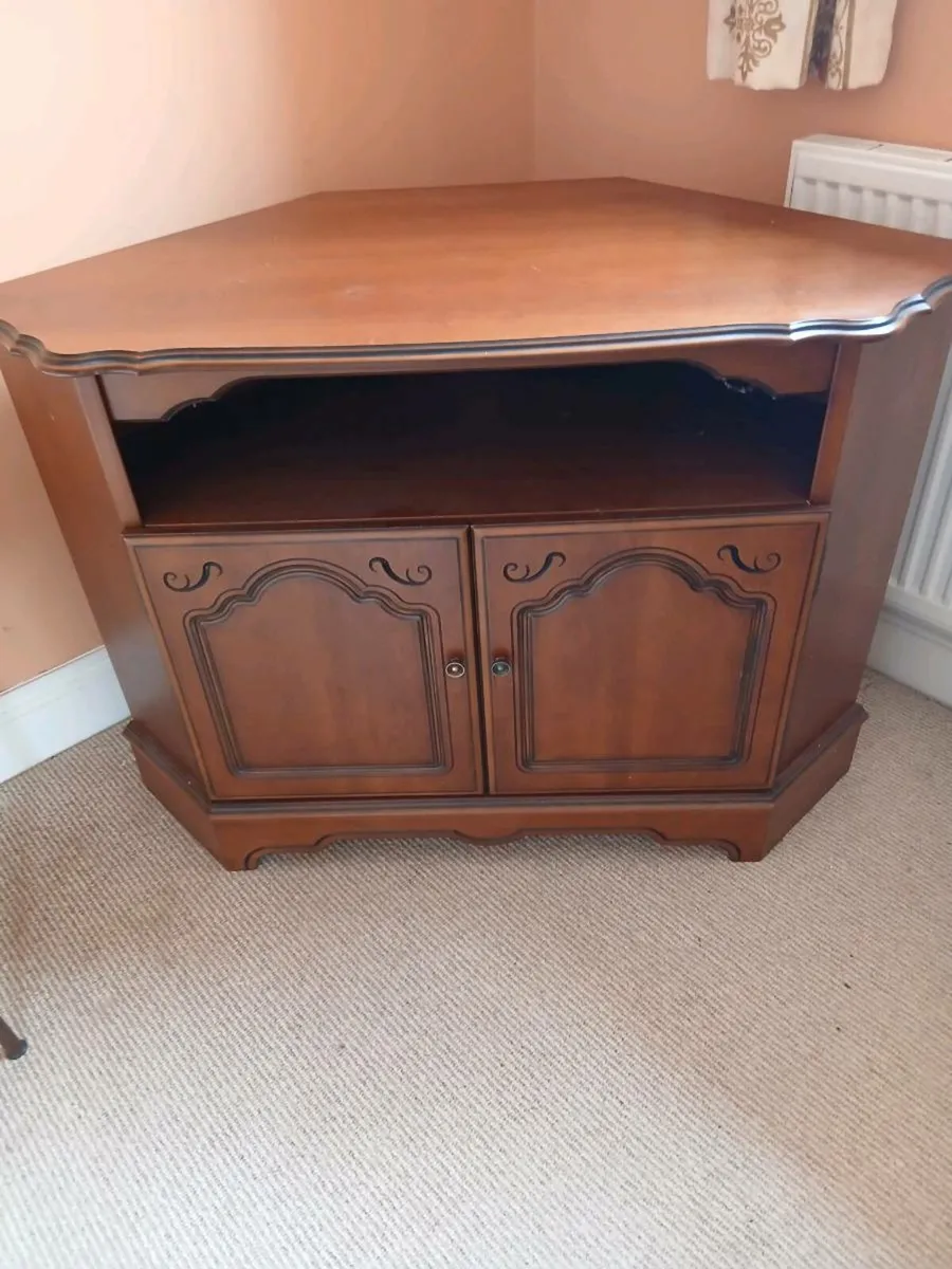 Rossmore T.V. cabinet - Image 1