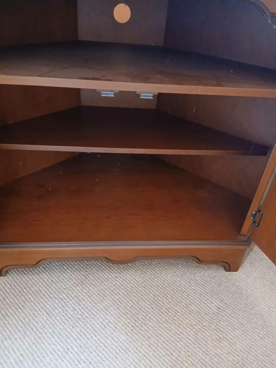 Rossmore T.V. cabinet - Image 3