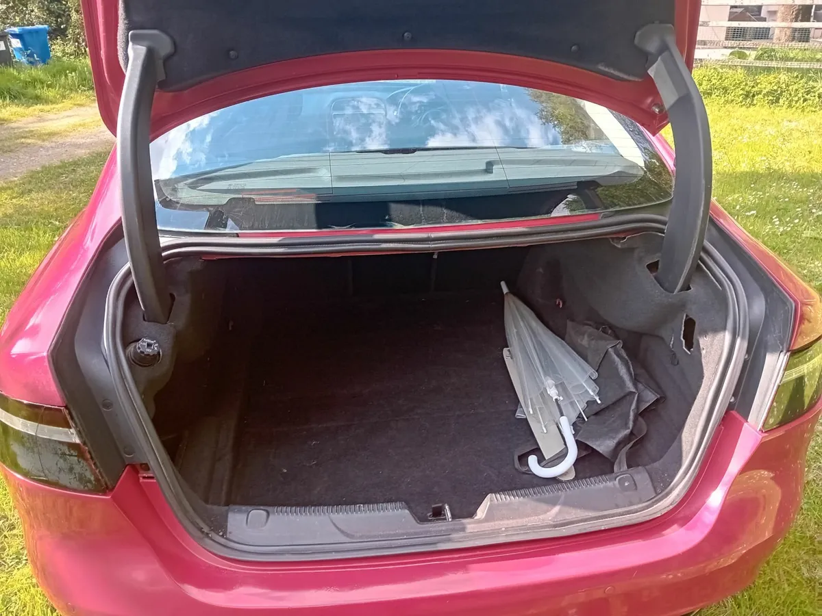 Jaguar XE 2016 - Image 3