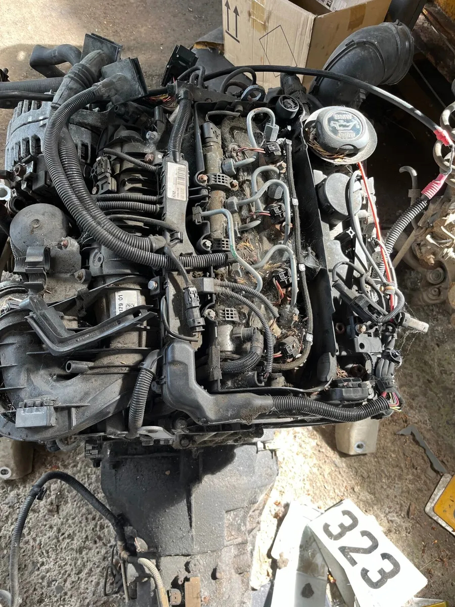 B m w engine - Image 1