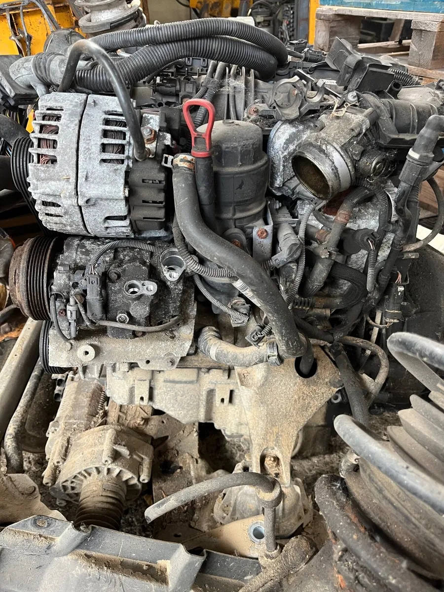 B m w engine - Image 2