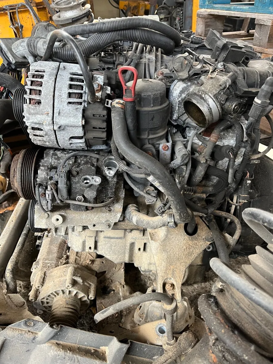 B m w engine - Image 3