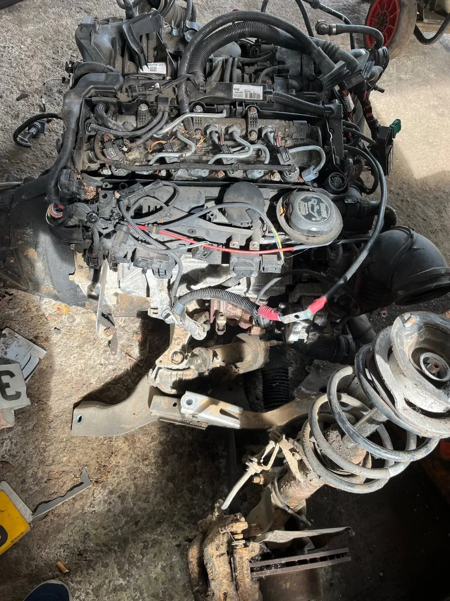 B m w engine - Image 4