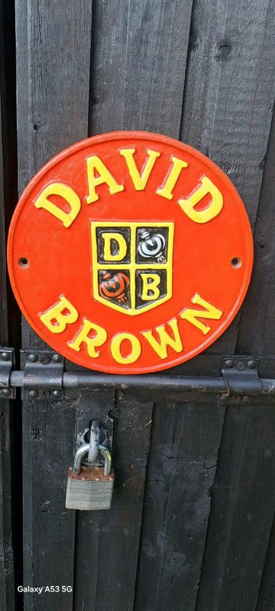 David brown cast iron sign - Image 1