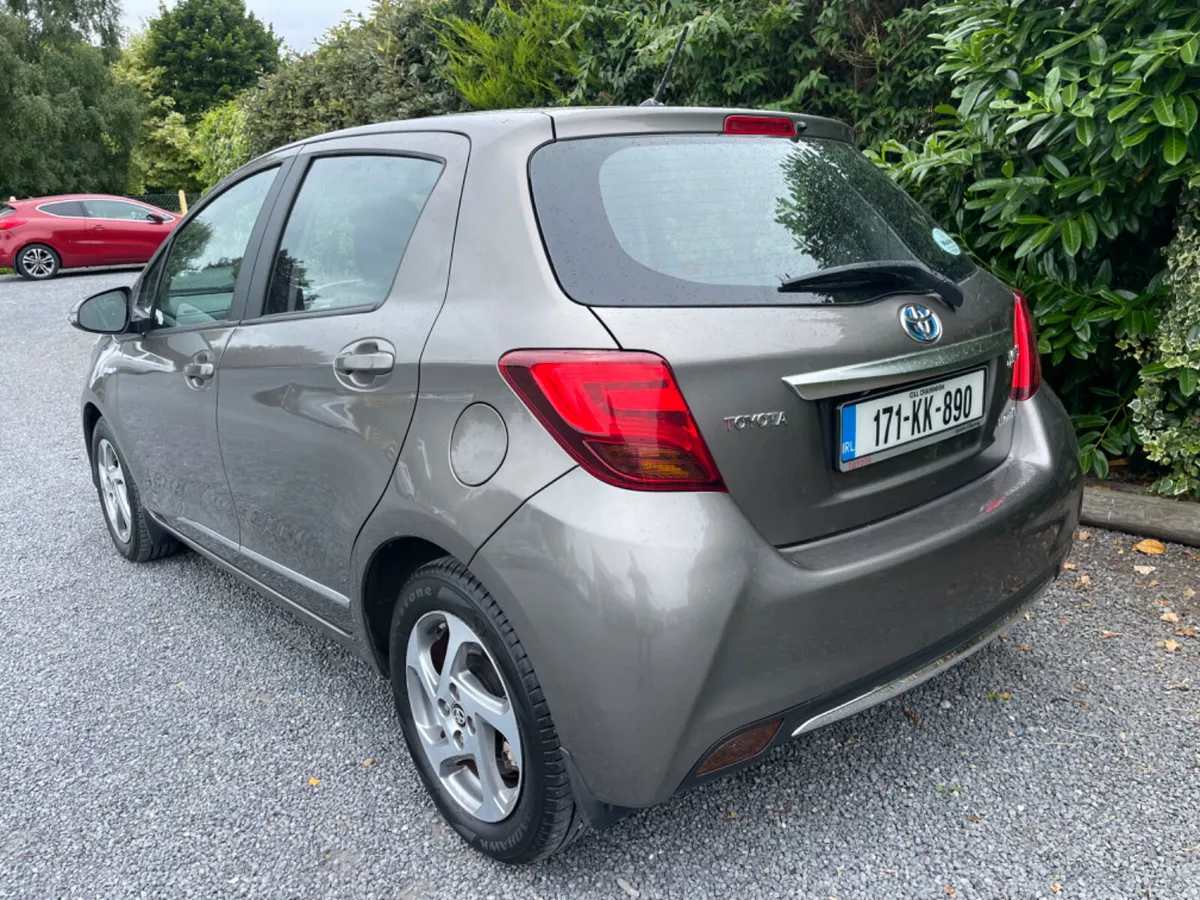 Toyota Yaris 2017 Hybrid - Image 4