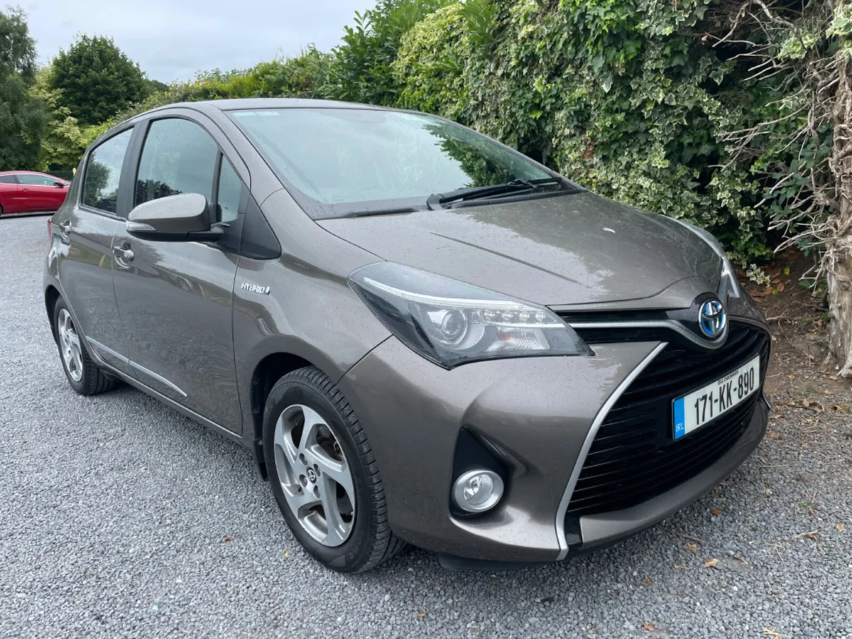 Toyota Yaris 2017 Hybrid - Image 2