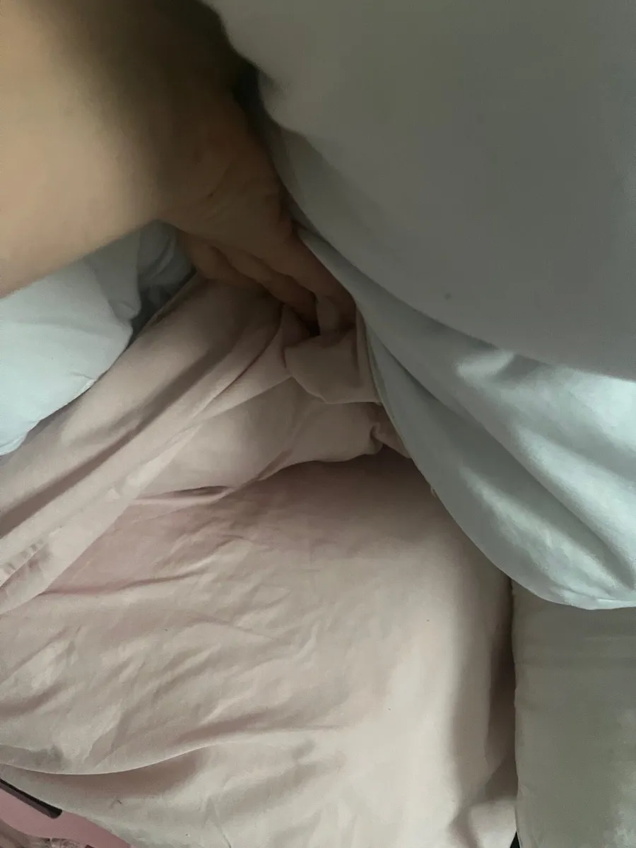 Double duvet with pillows and covers - Image 3