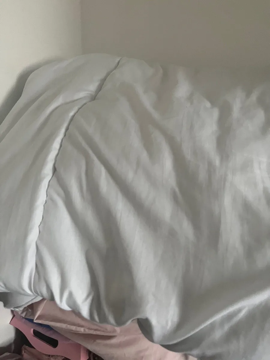 Double duvet with pillows and covers - Image 4