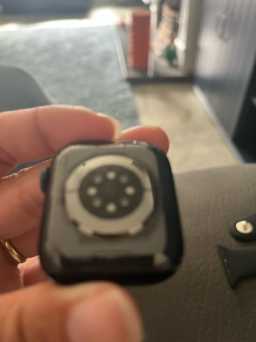 Apple Watch 8 - Image 2