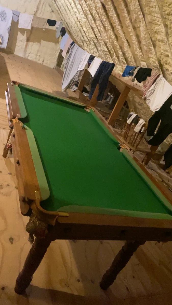 Pool table - Image 1