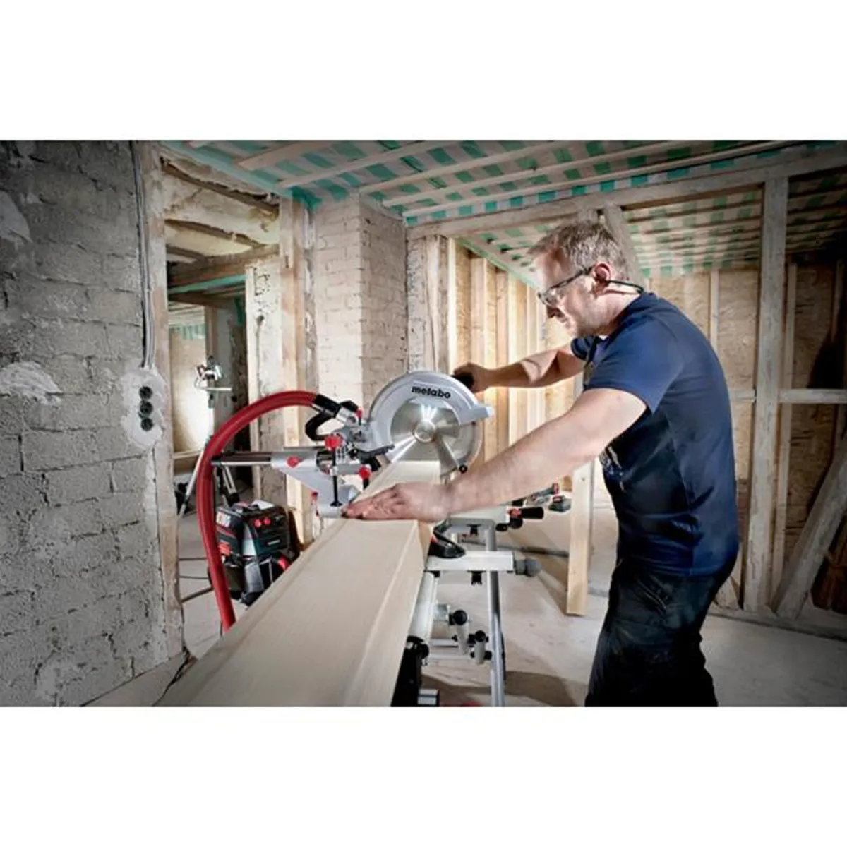 Metabo KGS 305 M 12″ Mitre Cross Cut Saw – 110V - Image 2