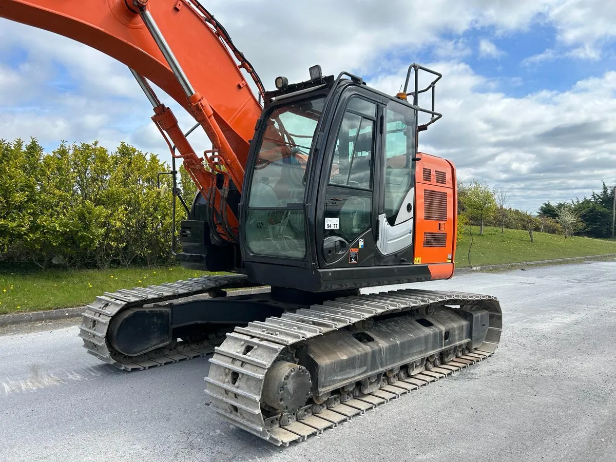 2016 Hitachi ZX225USLC-6 - Image 3