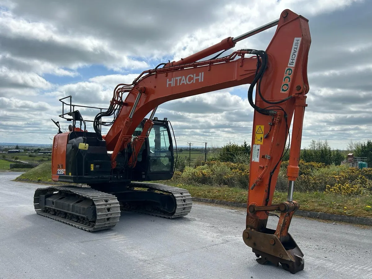 2016 Hitachi ZX225USLC-6 - Image 1
