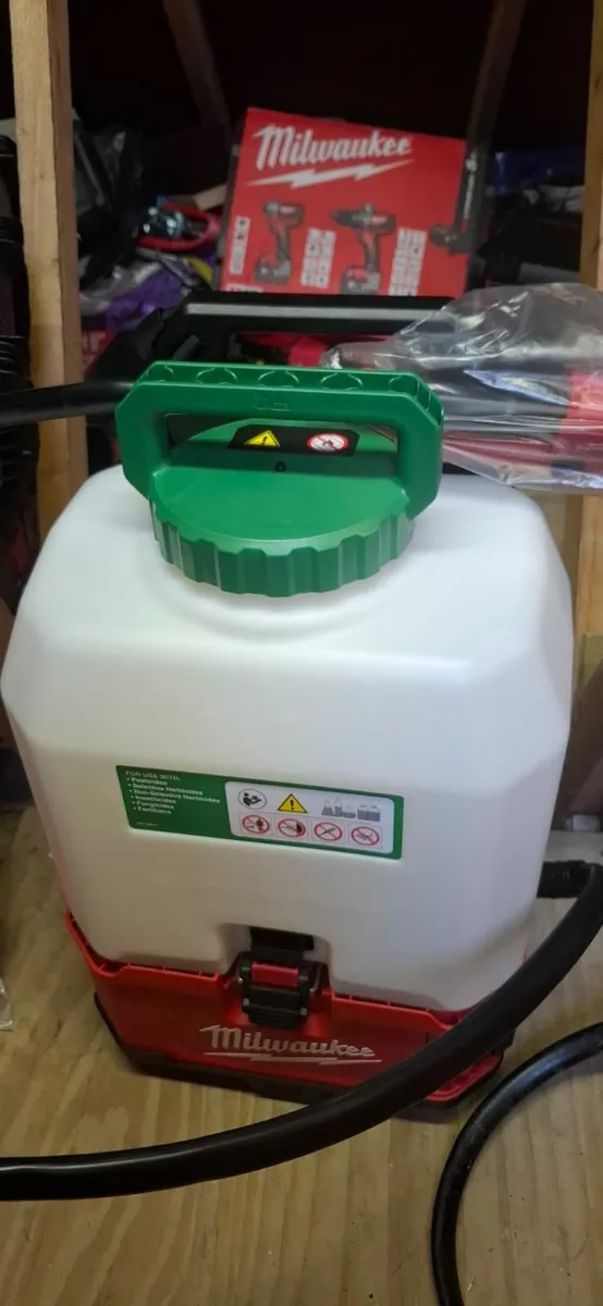 Milwaukee Backpack Sprayer M18 - Image 1