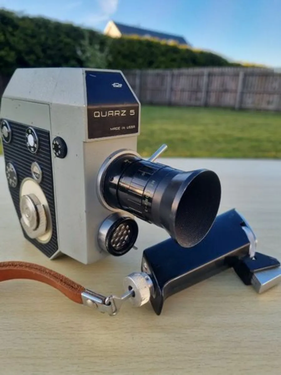 Vintage Russian Movie Camera -Quarz 5 - Image 1
