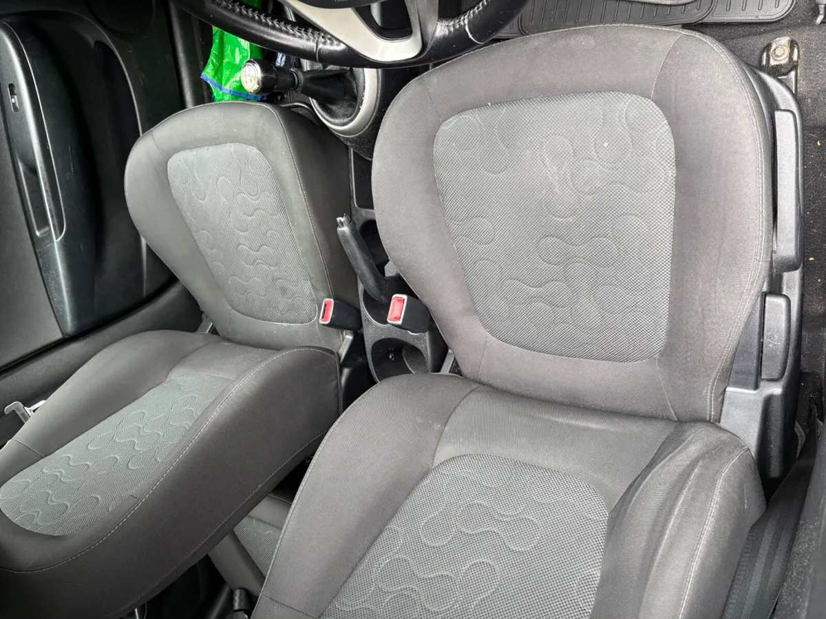 2010 Hyundai i20 manual 1.2 Ideal 1st car - Image 4