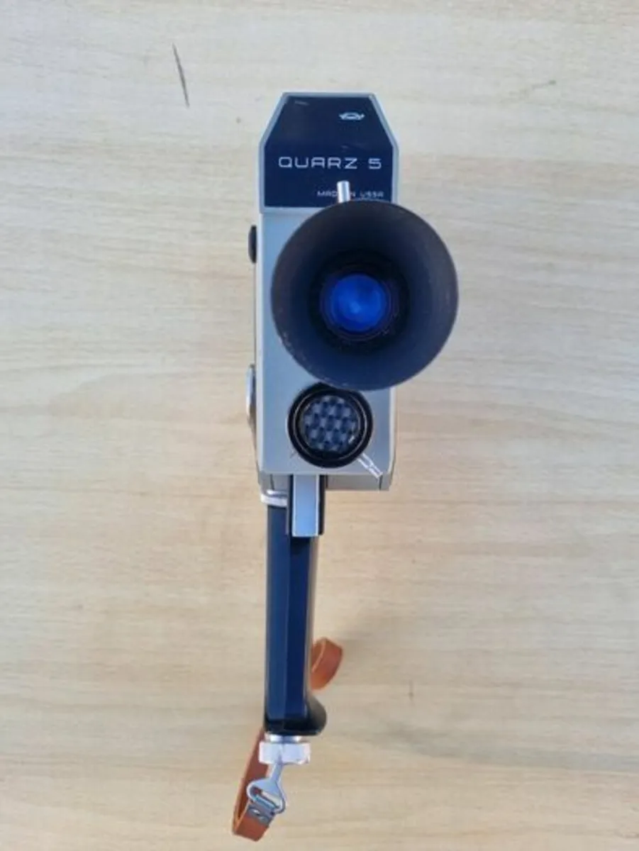 Vintage Russian Movie Camera -Quarz 5 - Image 4