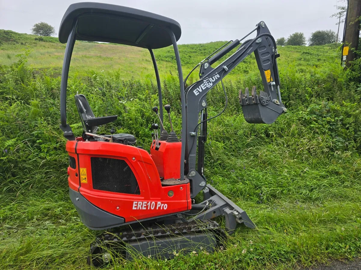 Mini digger - Image 1