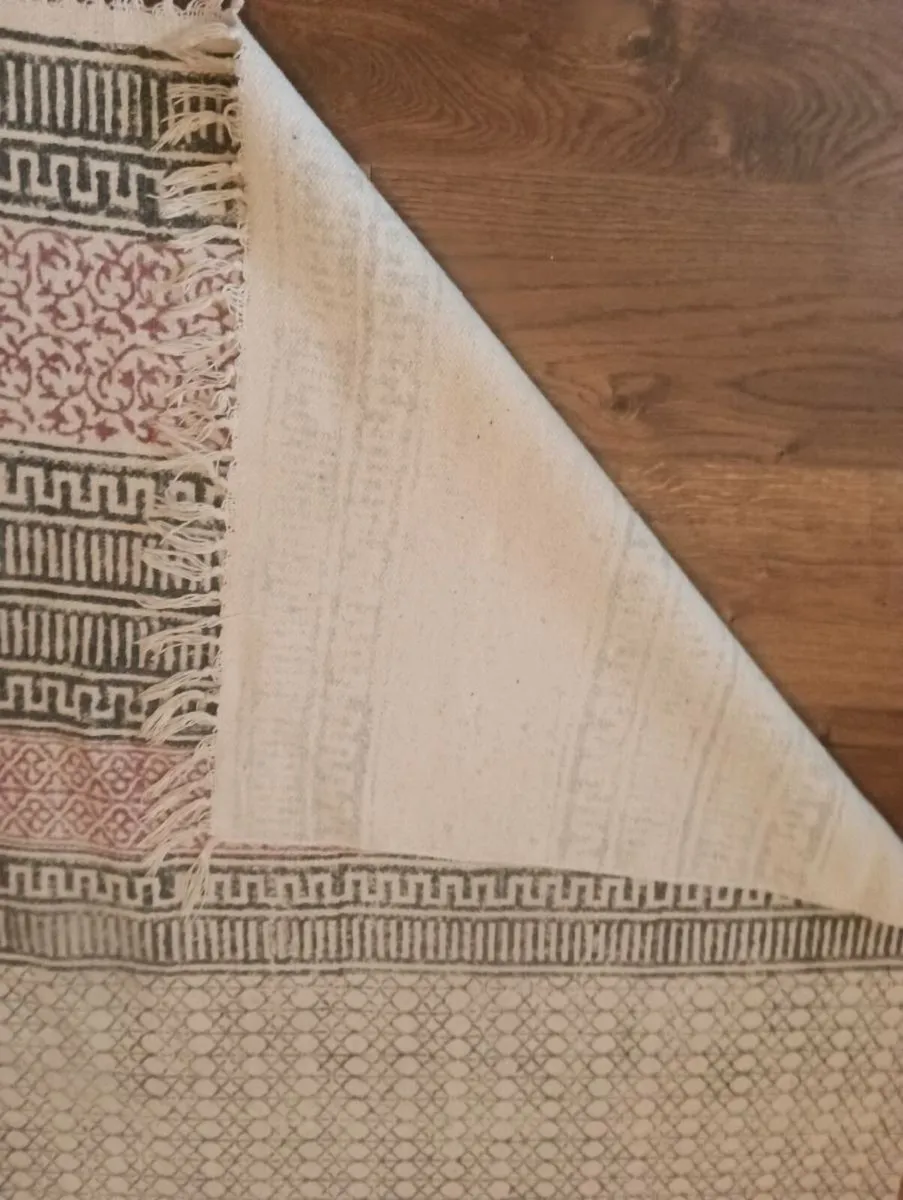 Beautiful cotton rug bought on holiday, - Image 2