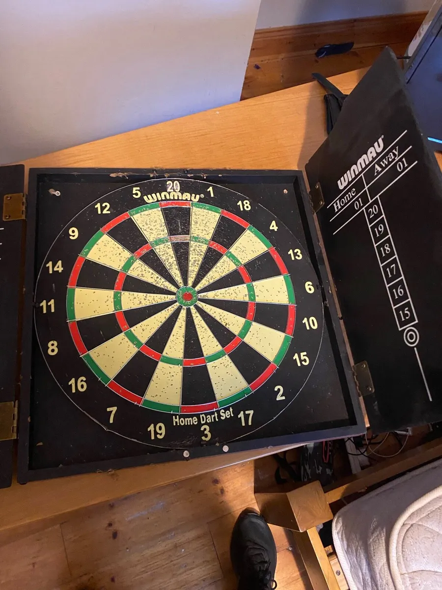 Dart board and frame - Image 2