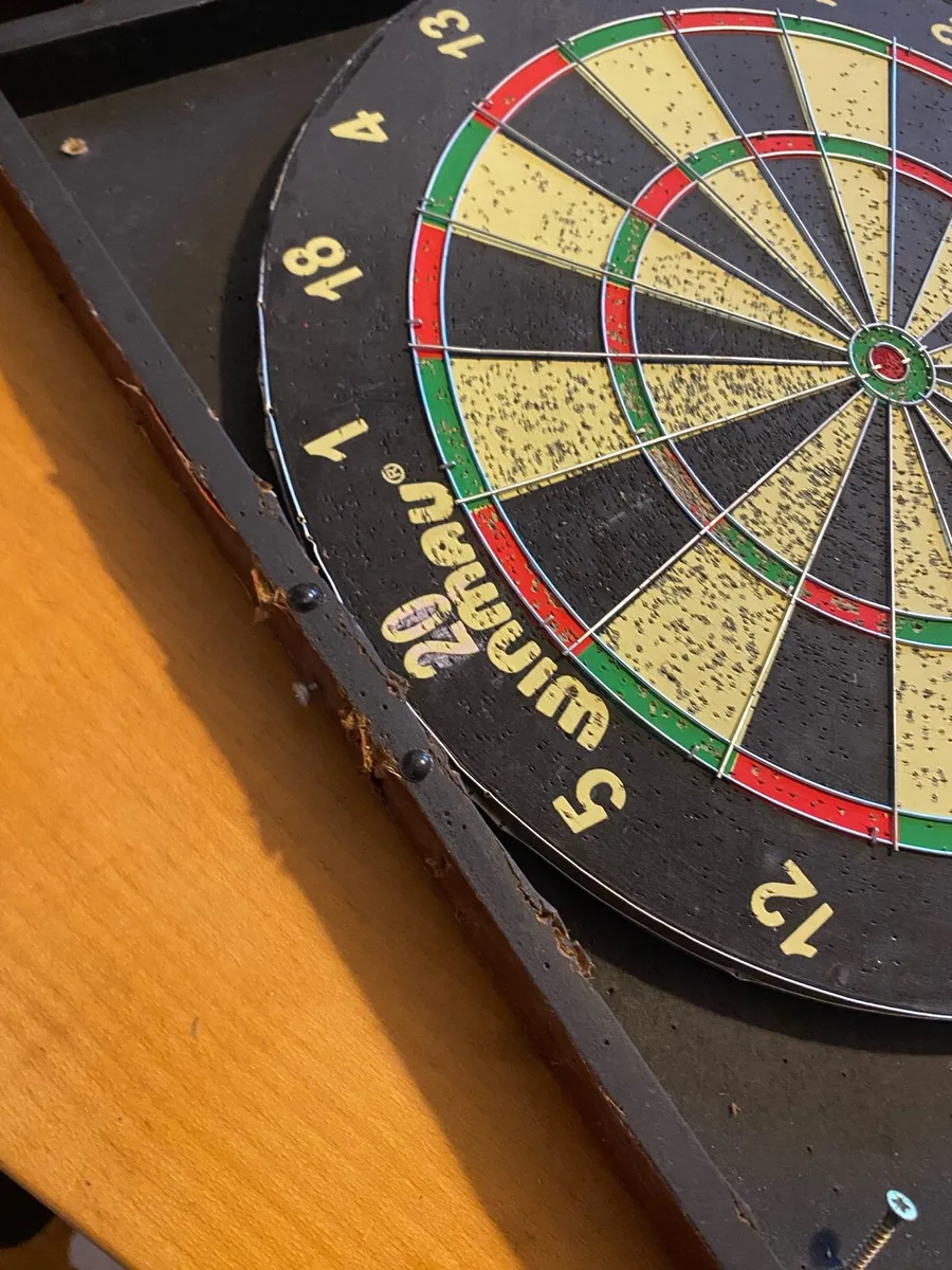 Dart board and frame - Image 4