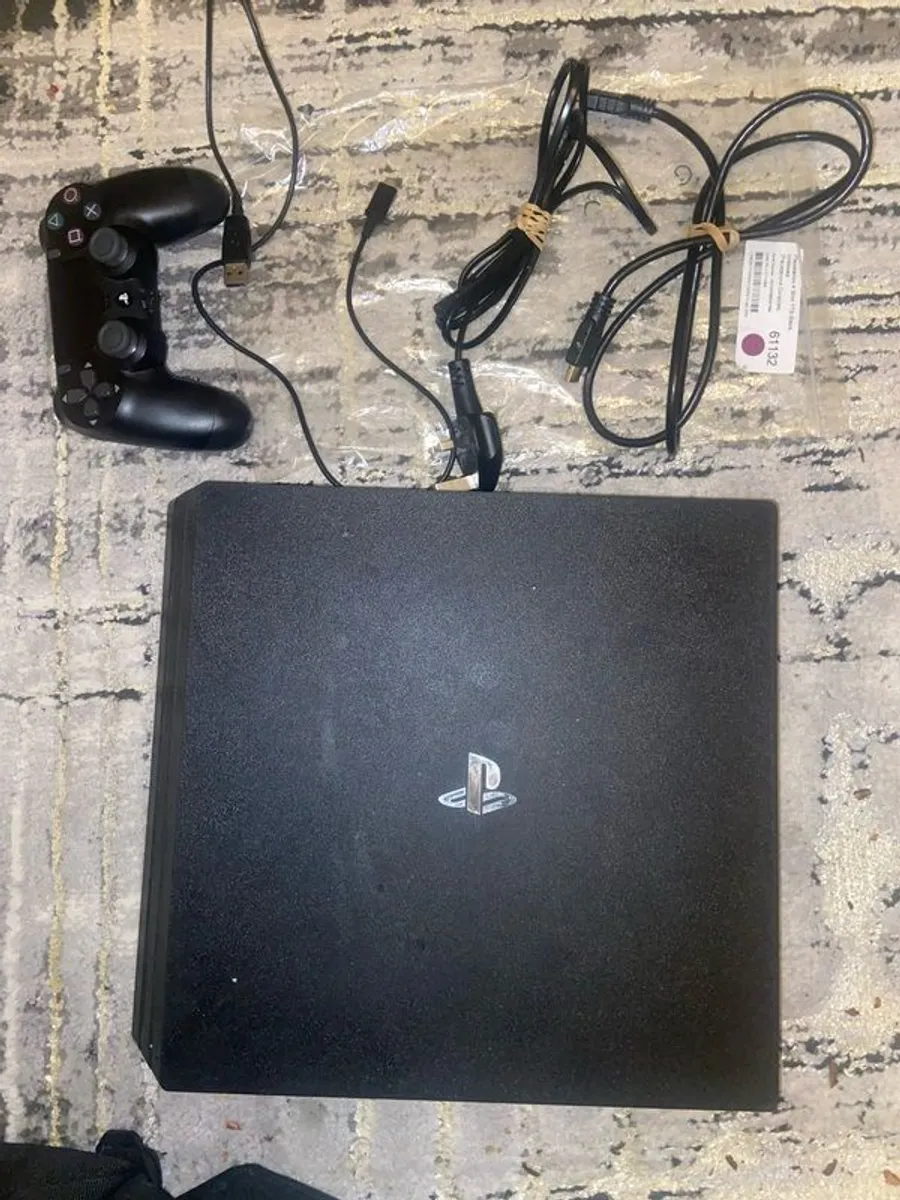 PlayStation 4 pro 1TB - Image 1