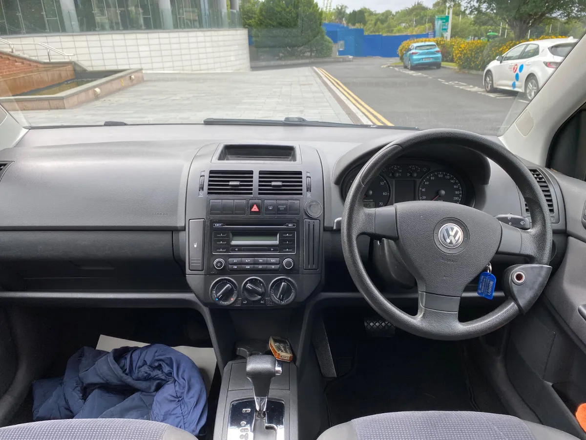 Volkswagen Polo Auto - Image 3
