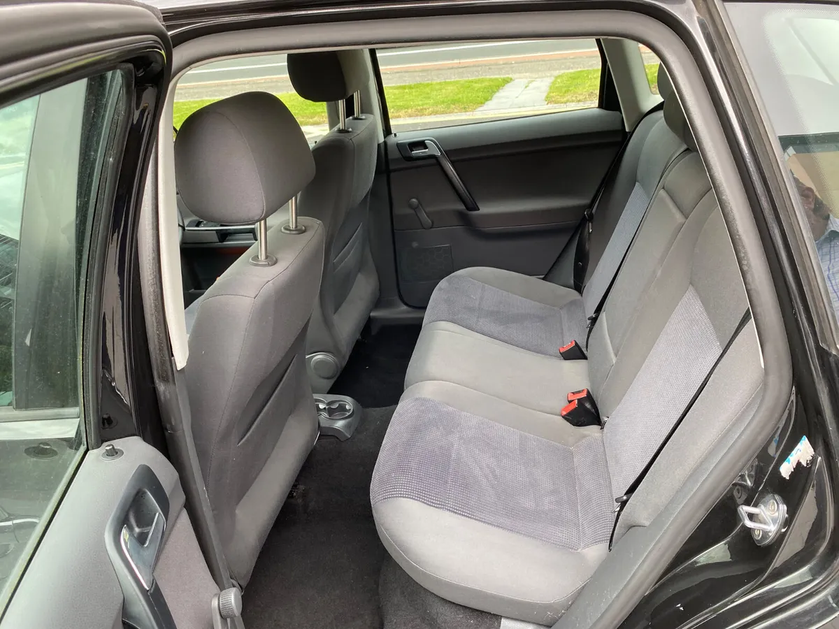 Volkswagen Polo Auto - Image 4