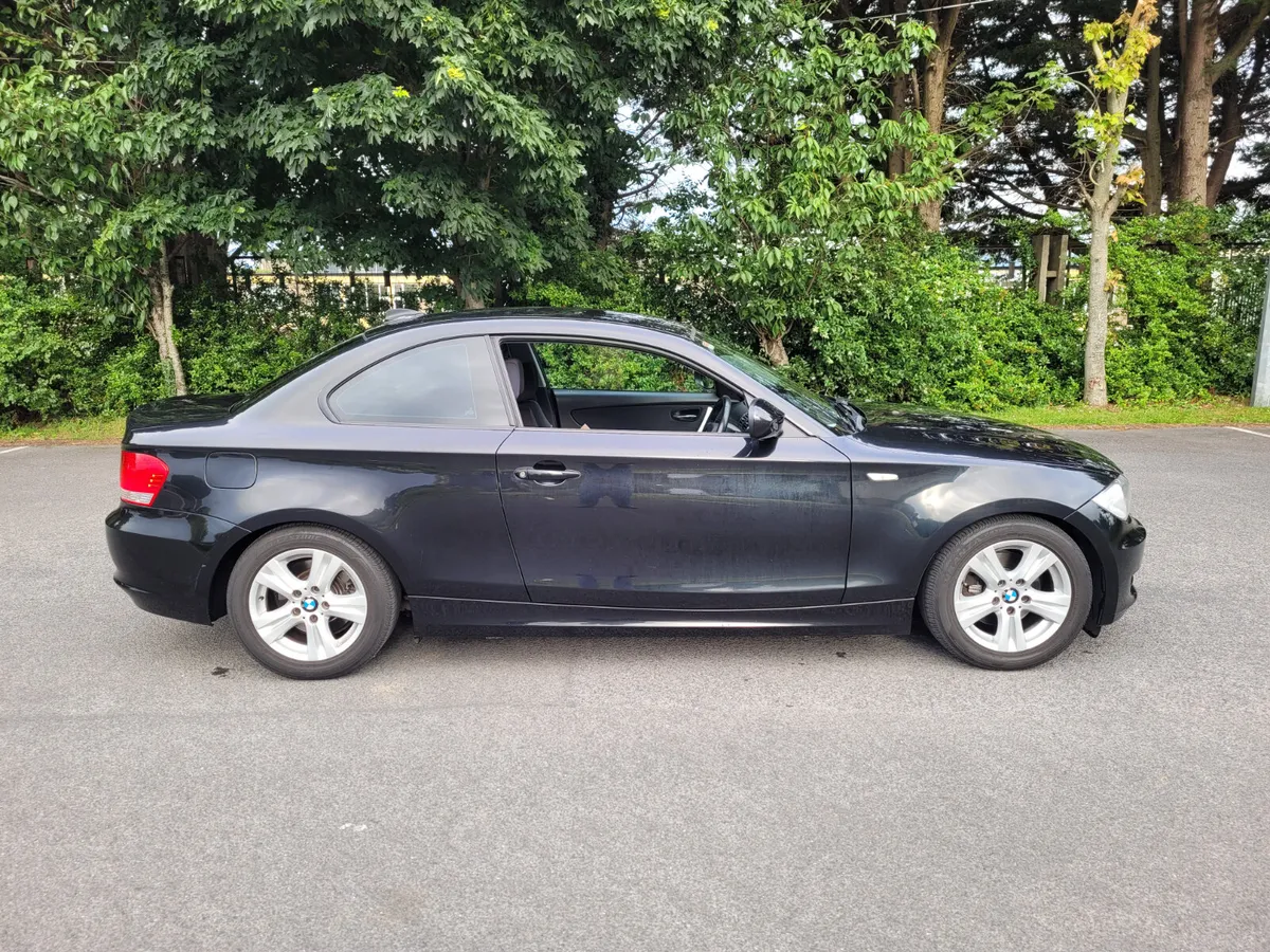 BMW 1-Series. 120i - Image 1