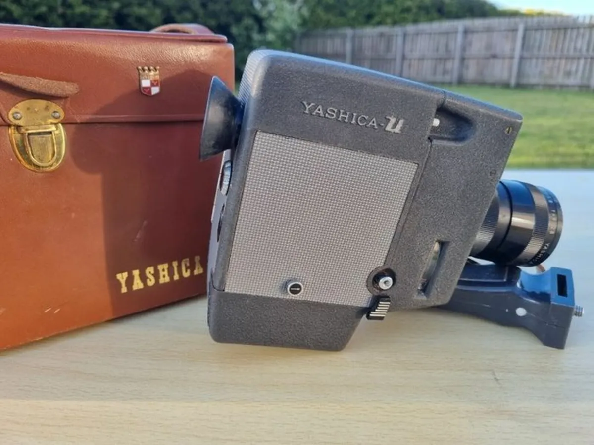 Vintage Yashica U-matic CaS Movie Camera - Image 3