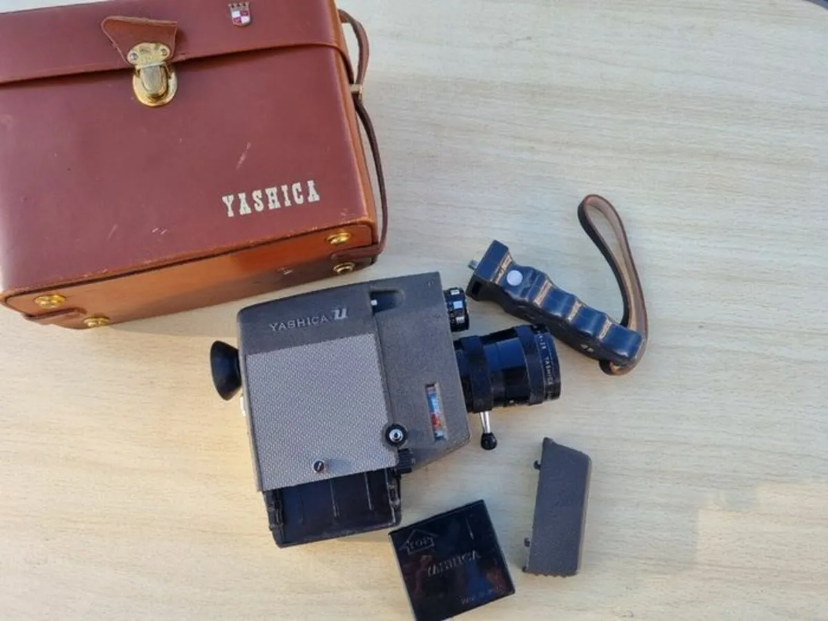 Vintage Yashica U-matic CaS Movie Camera - Image 4