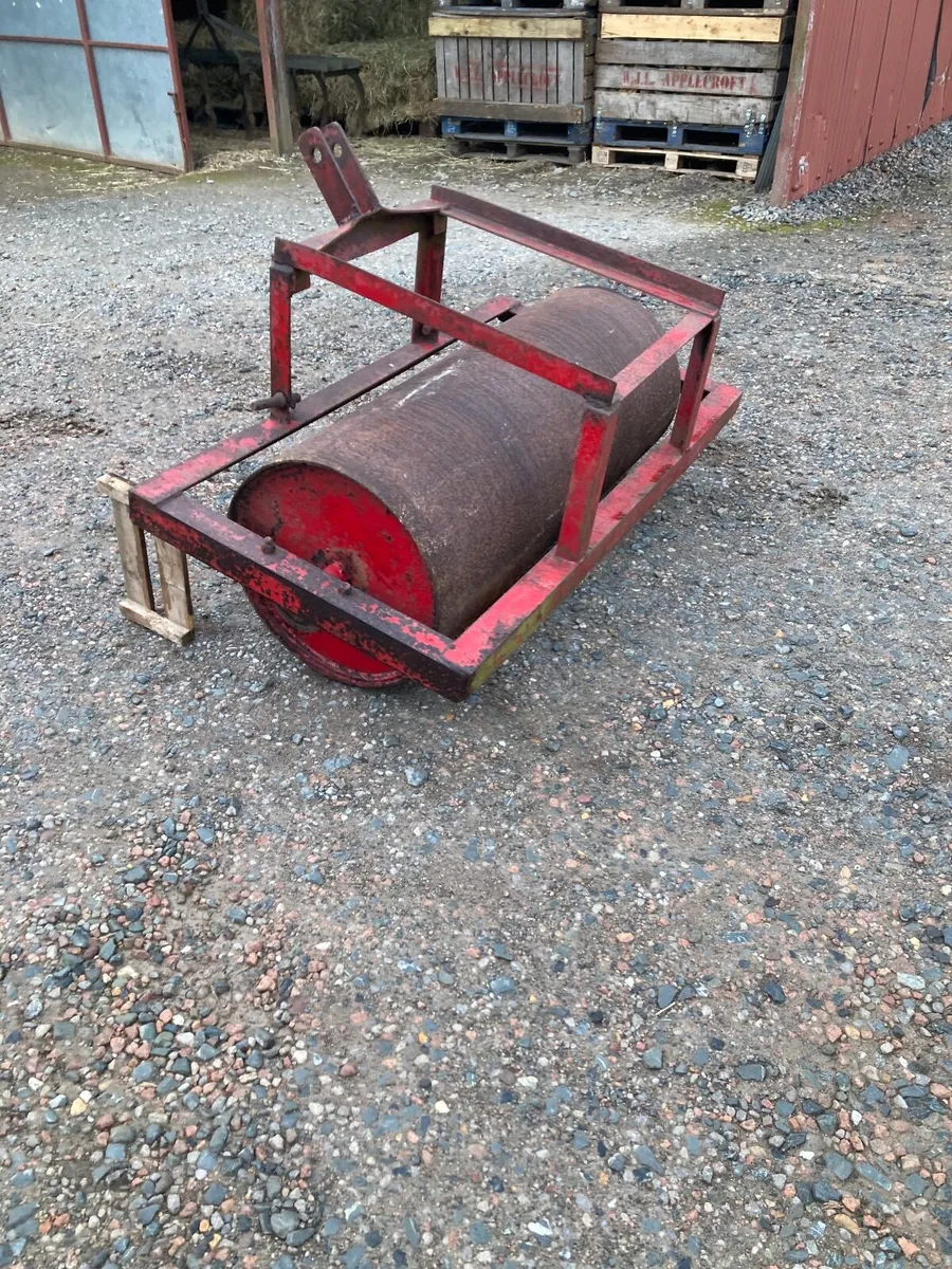 Compact water filled roller . - Image 3