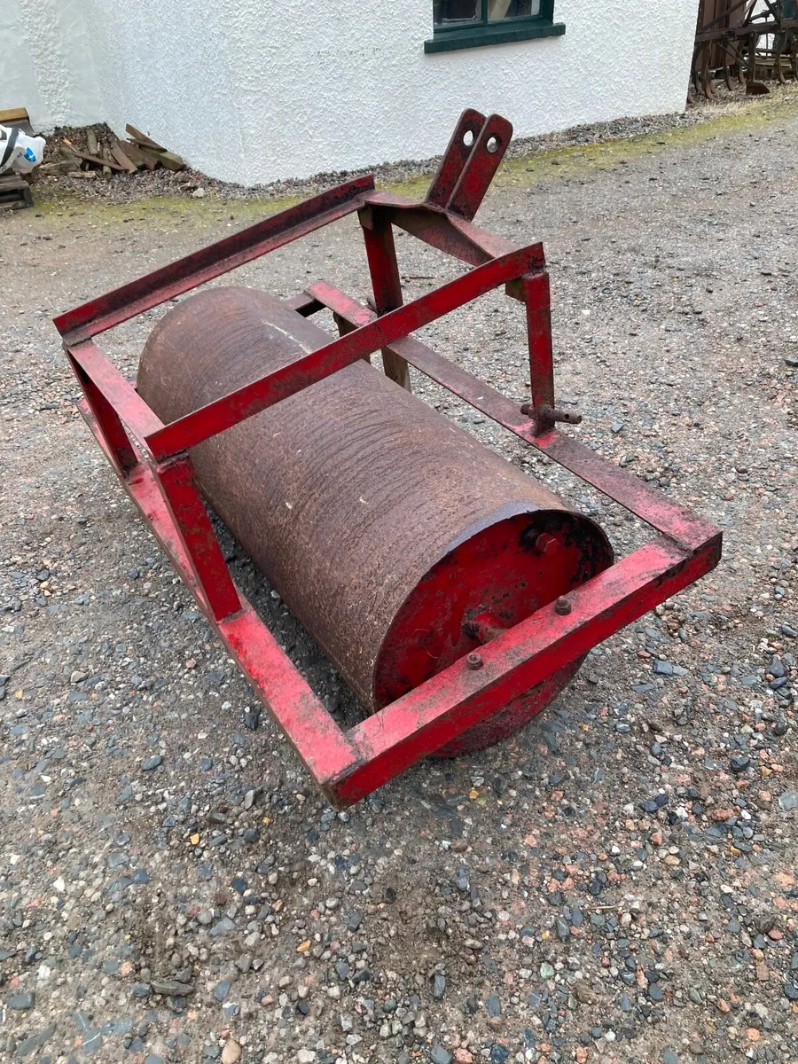 Compact water filled roller . - Image 1