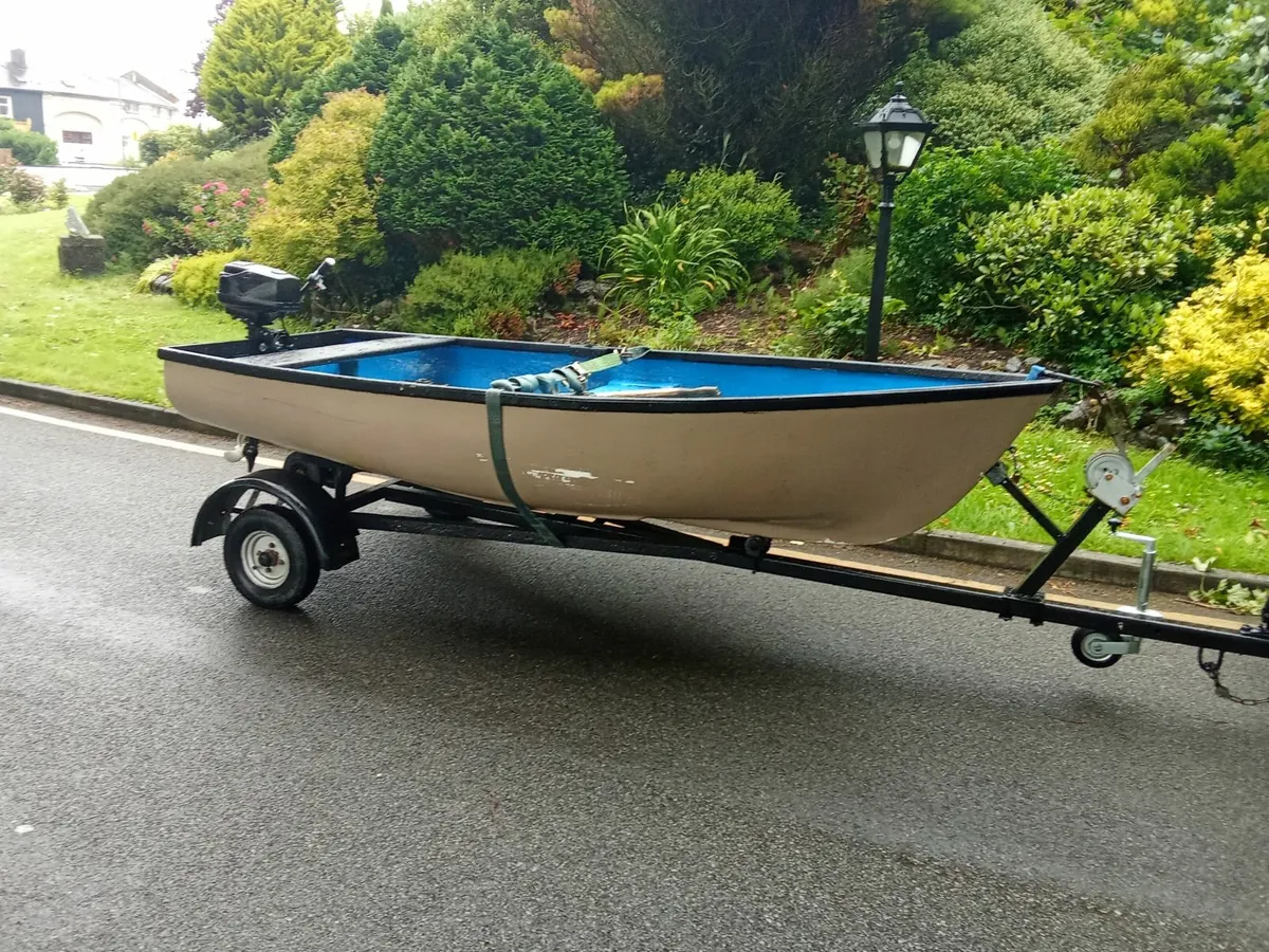 10 ft Fiberglass boat+ trailer +engine - Image 1