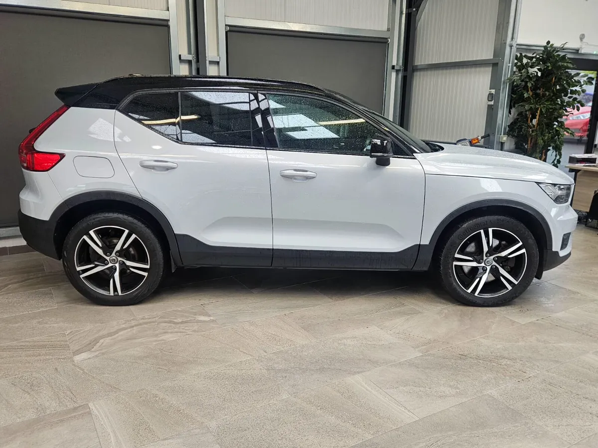 21 VOLVO XC40 PETRO HYBRID - Image 3