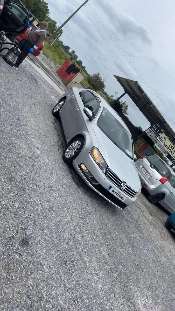 Volkswagen Passat 2012 - Image 1